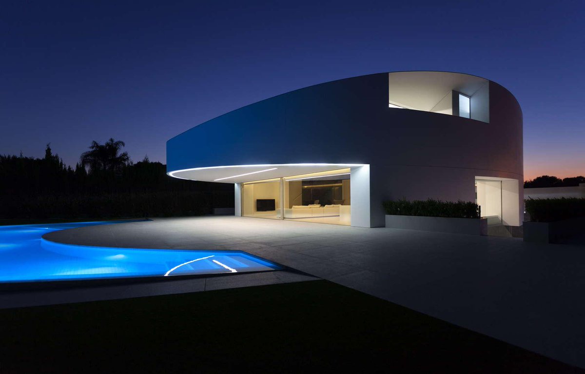 Casa Balint by Fran Silvestre Arquitectos: arc.ht/1GkUpey