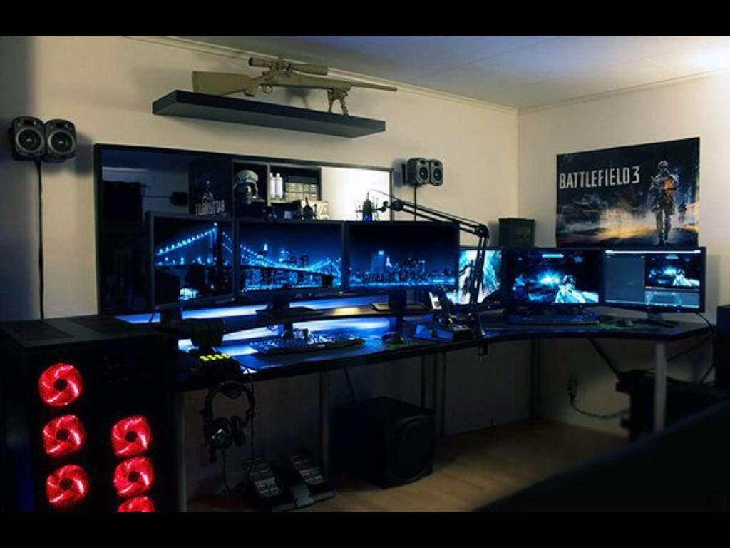 TakeMyBells's tweet photo. Battle station goals: http://t.co/8q6hoHzwdF