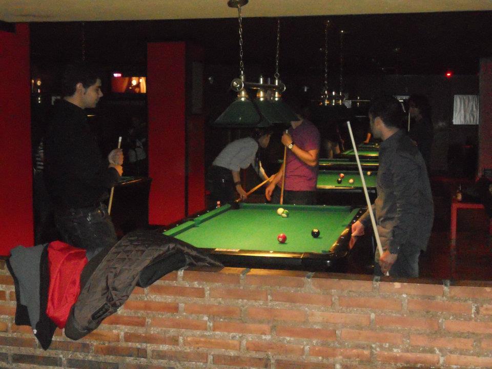 Sally_RideMusic's tweet photo. Vamos a jugar al billar en @LoMasPool y nos tomamos unas copitas. ¿Te gusta el plan? Nosotros te lo recomendamos http://t.co/KrYKqV5Sxh