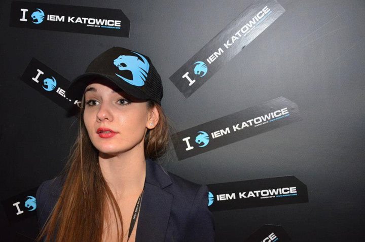 ROCCATFrance's tweet photo. #RT si tu souhaites qu'on mette en vente (à un tarif attractif ! :)) les casquettes ROCCAT en France ! http://t.co/L50US41OtJ