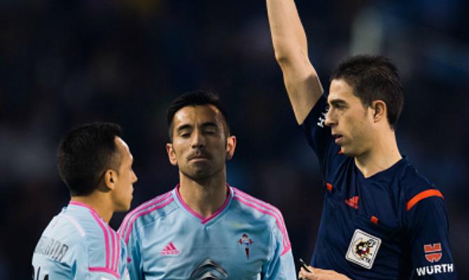 publimetro_dep's tweet photo. Orellana sólo recibió una fecha de castigo tras expulsión ante Barcelona  http://t.co/009oaxAklW http://t.co/C4cuLLo3gp