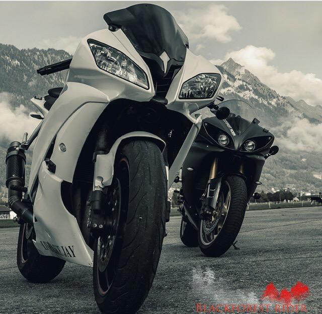 Motorcycleporn1's tweet photo. Deadly combo🙈 #R1 #R6 http://t.co/9fX2LPufNA