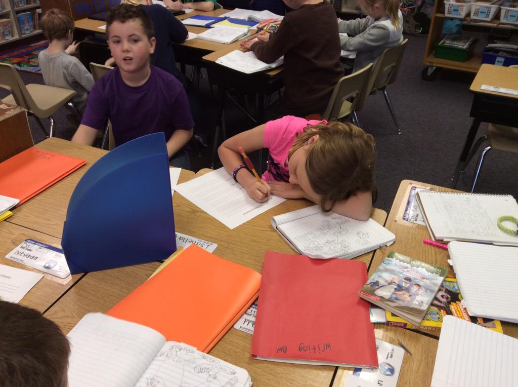 MissA_OES's tweet photo. We are using our webs to write topic sentences for our informational piece! #organizedwriting http://t.co/LC3NDuYjQw