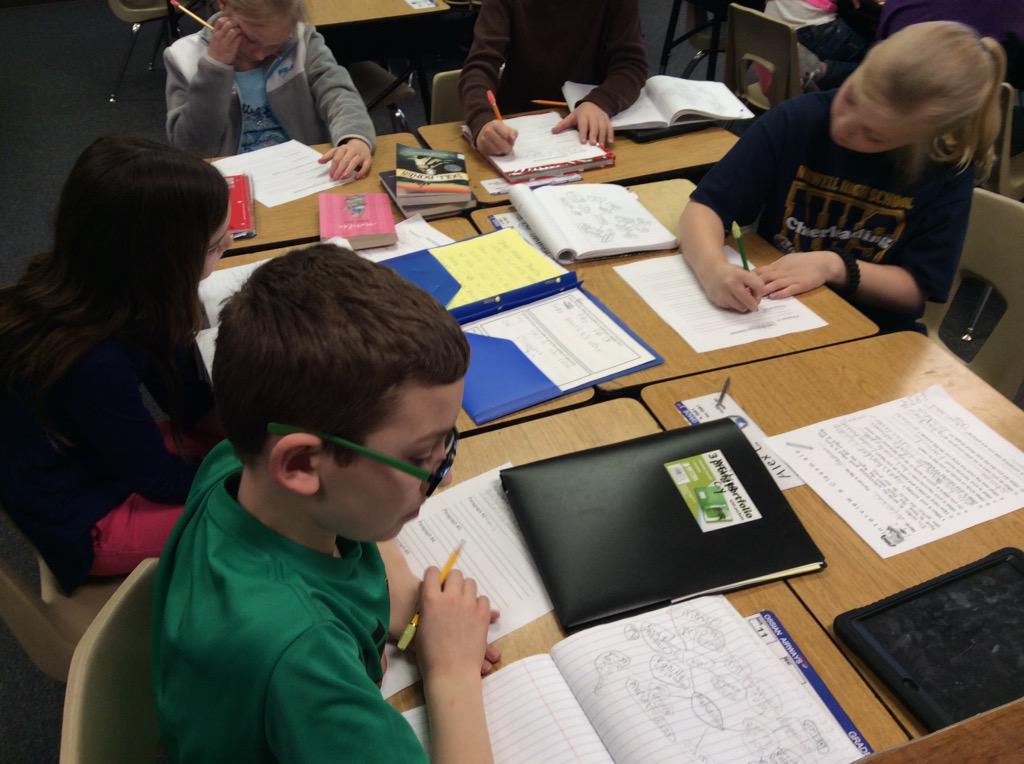 MissA_OES's tweet photo. We are using our webs to write topic sentences for our informational piece! #organizedwriting http://t.co/LC3NDuYjQw