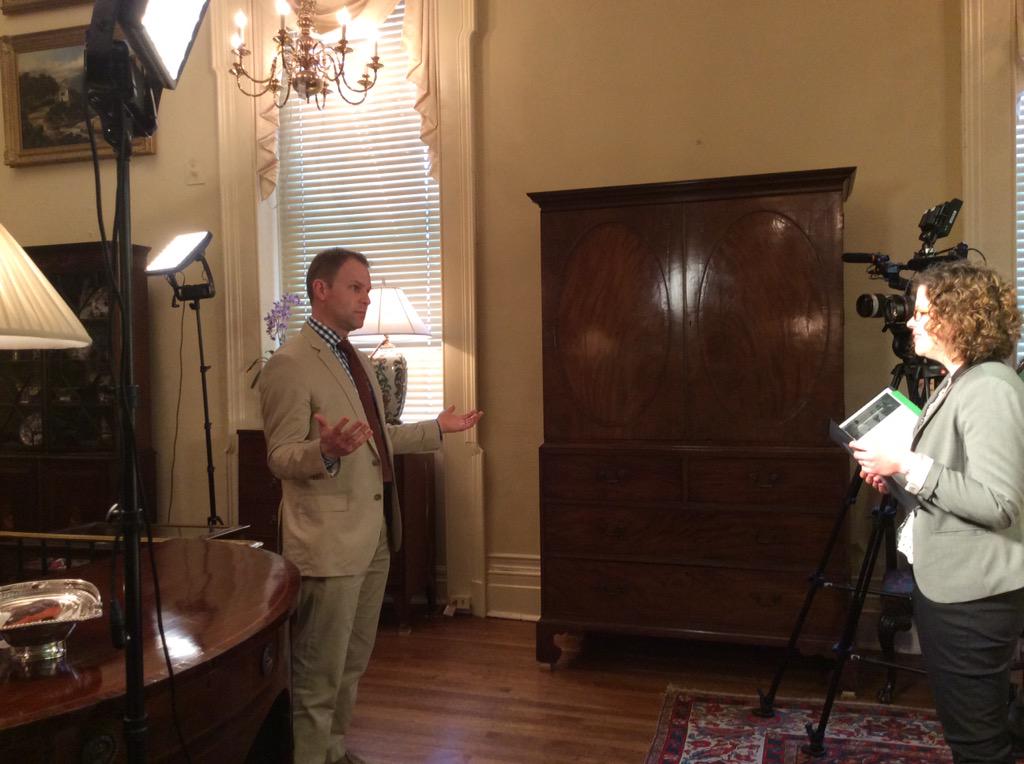 KYRETAIL's tweet photo. Talking w/ Matt Burnett of @WS_Galleries abt their well-known julep cups &amp; extensive gallery @NRFnews #ThisIsRetail http://t.co/MX4qdggHVM