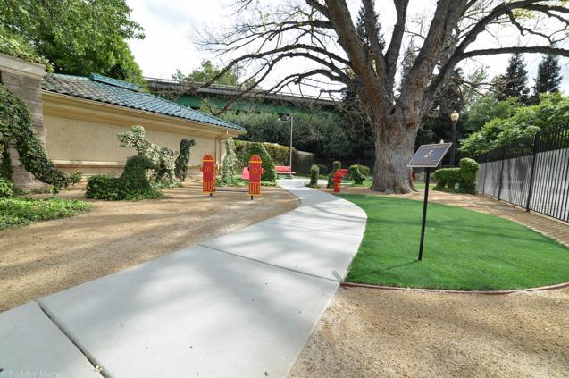 TheCityofSac's tweet image. Street Animal Shelter dedicates play yard to the dogs wp.me/p3ZwPQ-Kb @frontstreetlife