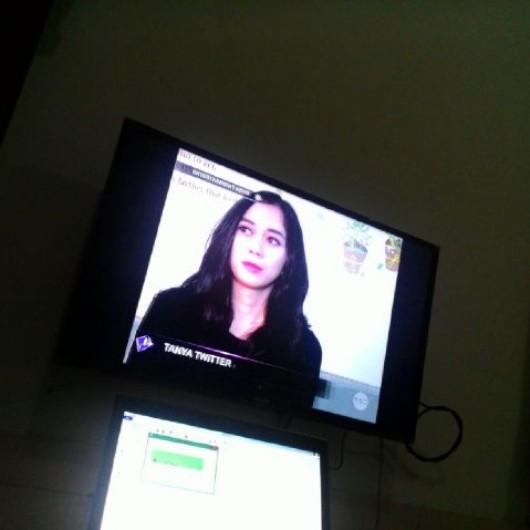 FCaurakasih's tweet photo. Cinta dan syg artis idola kuu @aurakasih87 http://t.co/htXCojB7Fi