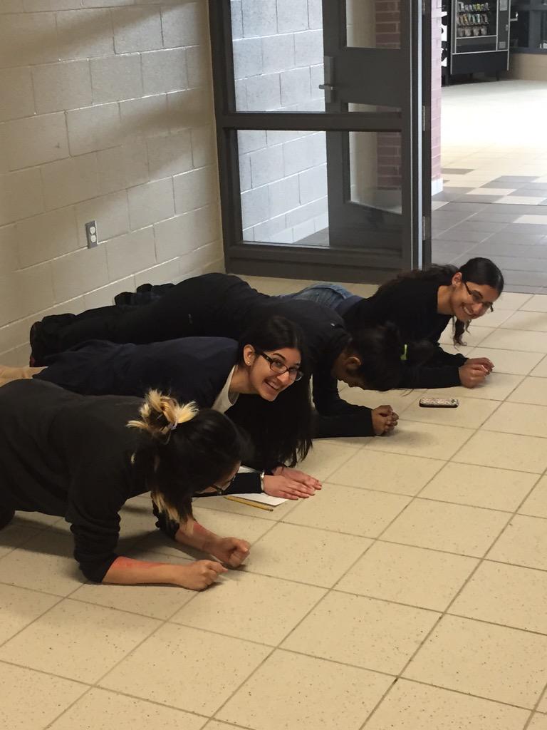 MsSmockum's tweet photo. Biology mission possible!  Ms Smockum period 2 @CastlebrookeCSI #CSI #castleproud http://t.co/0JTzARfkPN