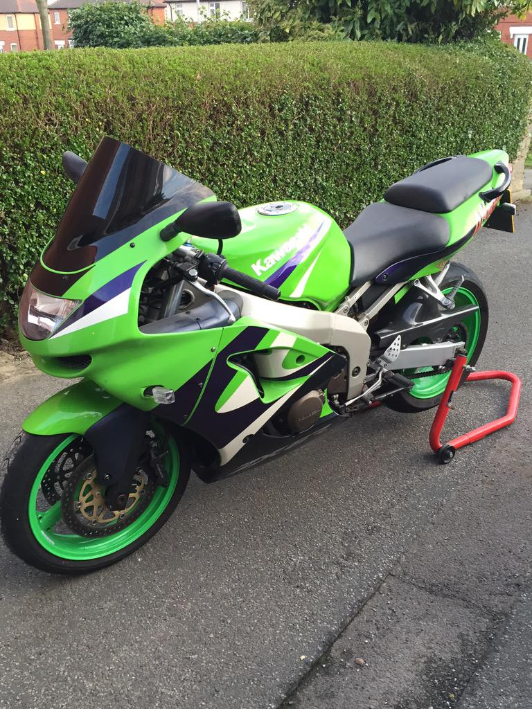 benjohnson87's tweet photo. Kawasaki zx6r g2 1999 for sale 15500 miles good condition £1700 Ono http://t.co/dIpMmHeuAd