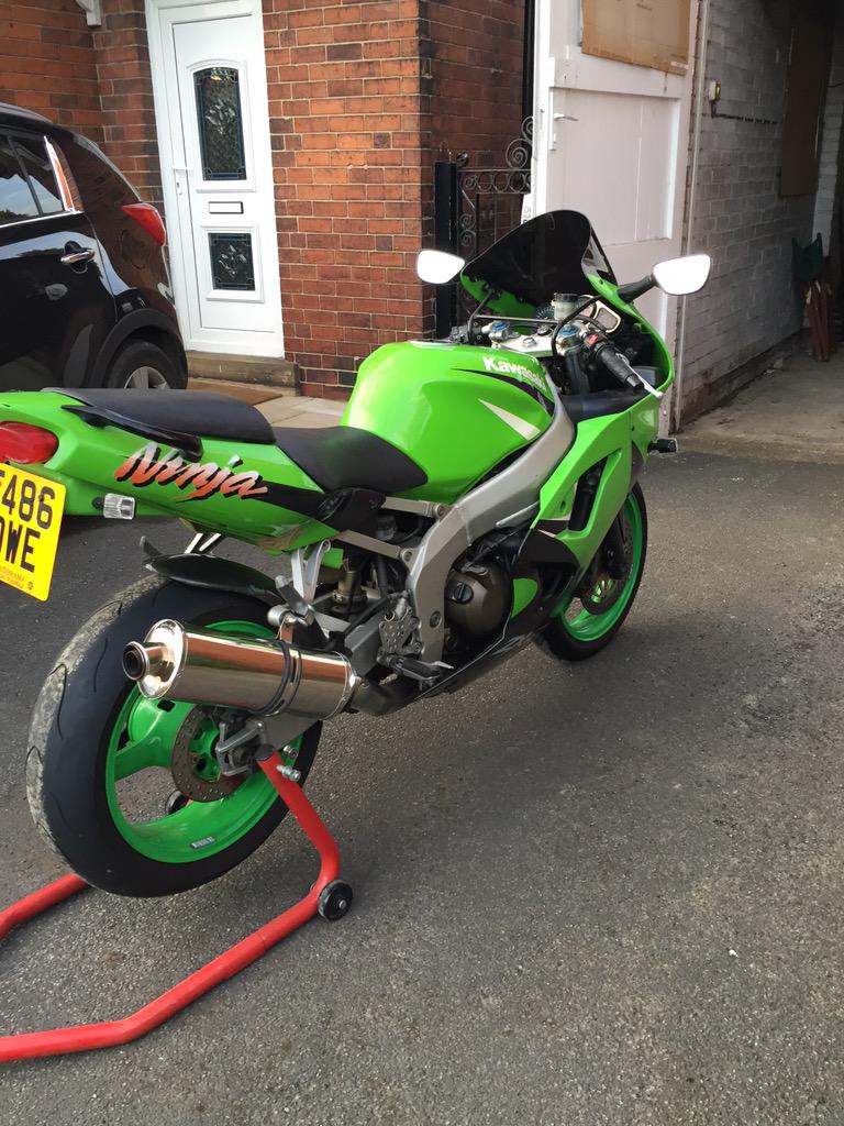 benjohnson87's tweet photo. Kawasaki zx6r g2 1999 for sale 15500 miles good condition £1700 Ono http://t.co/dIpMmHeuAd