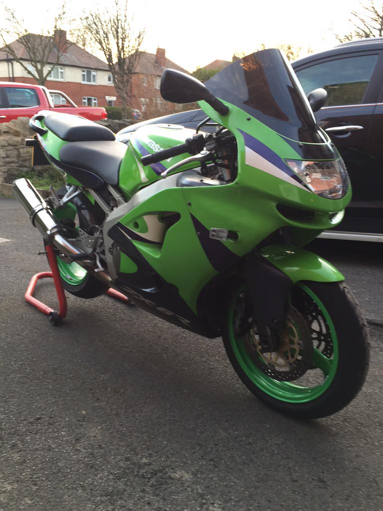 benjohnson87's tweet photo. Kawasaki zx6r g2 1999 for sale 15500 miles good condition £1700 Ono http://t.co/dIpMmHeuAd
