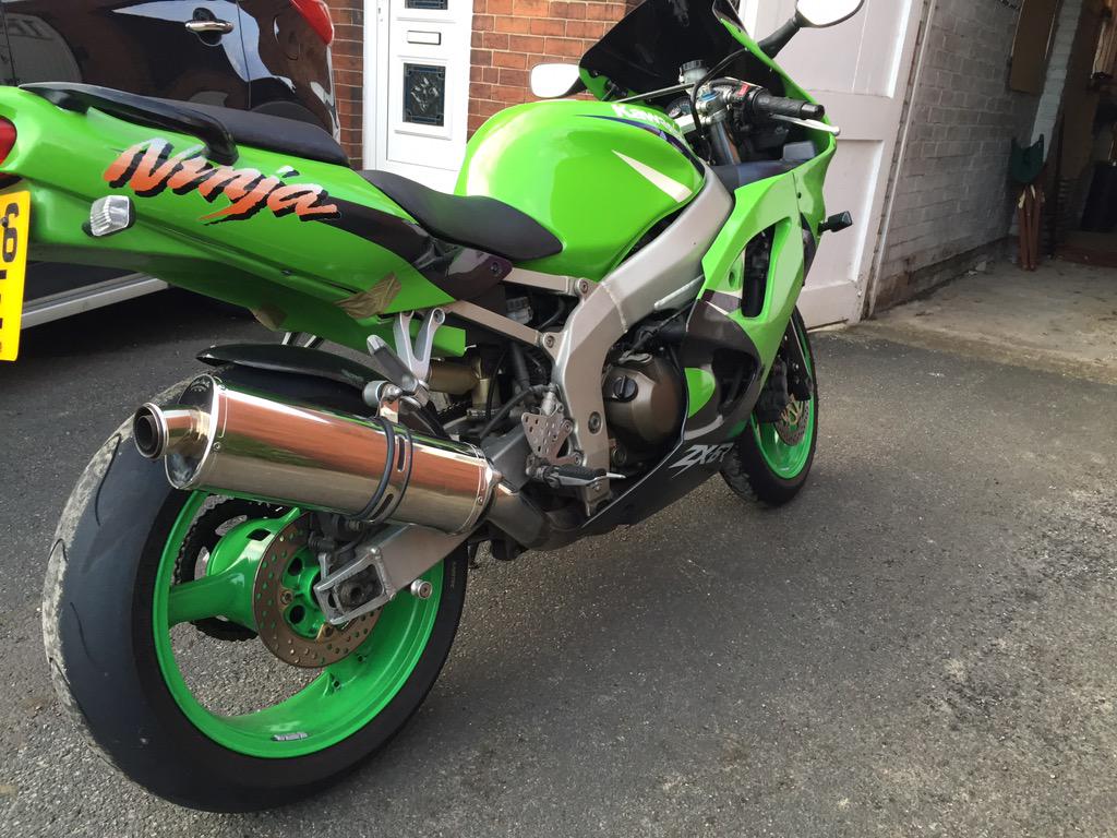 benjohnson87's tweet photo. Kawasaki zx6r g2 1999 for sale 15500 miles good condition £1700 Ono http://t.co/dIpMmHeuAd