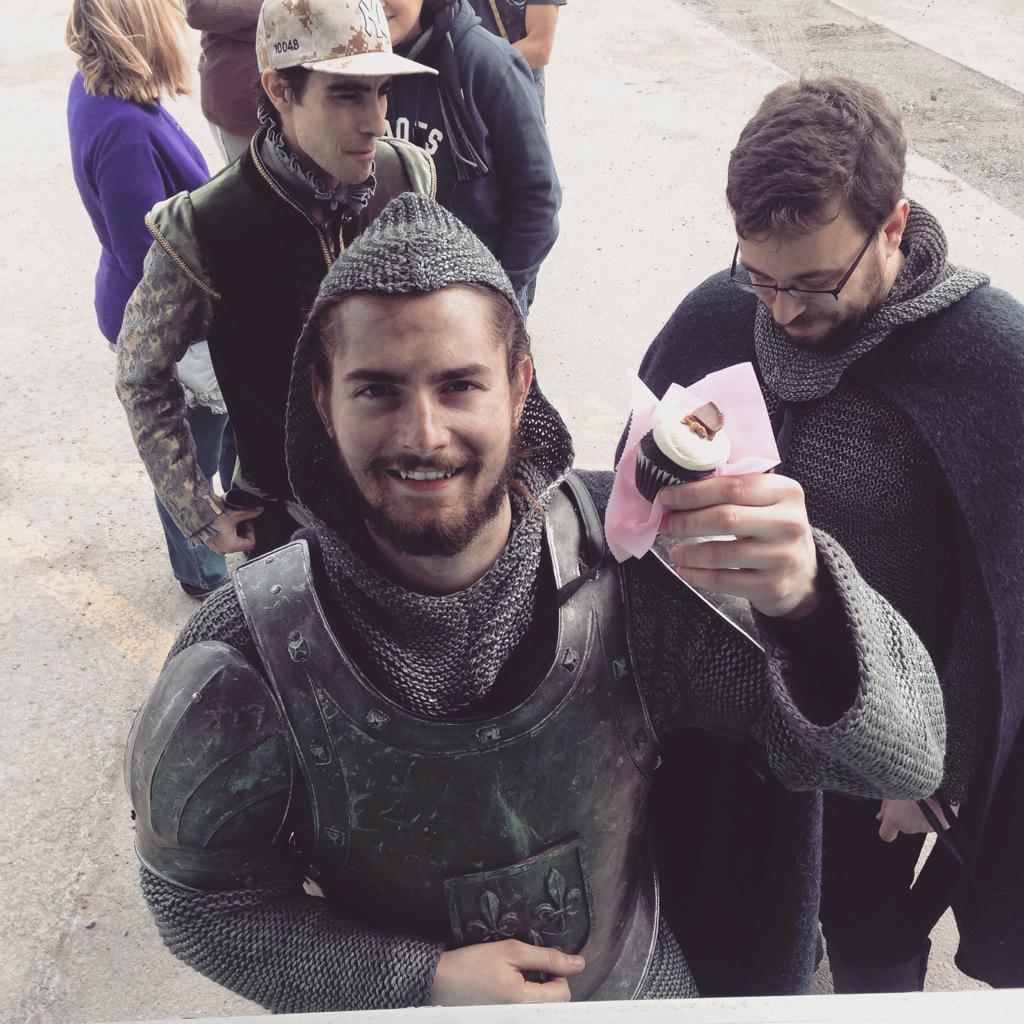 On set serving up cupcakes to the cast of #Reign! Book us for your private event now!! #cupcakes #foodtruck #416