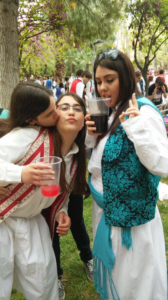 GloriaM_93's tweet photo. Bando 2015 @lidiacocaserna @MaiteCazorla @albavivancos96 @follame_guarra @andreiitacoca04 os quieroooo! http://t.co/xq30BgqlvK