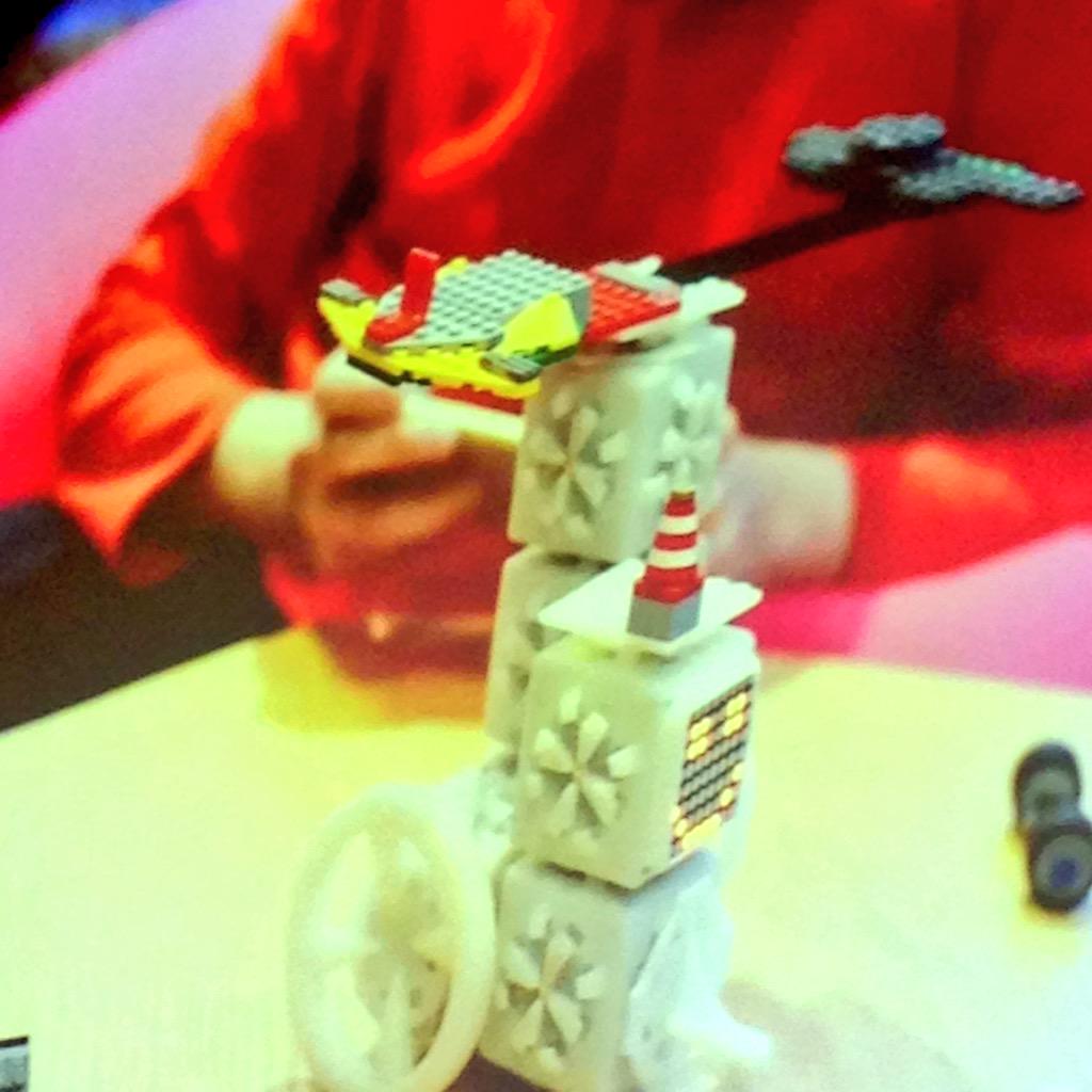 Lexoo's tweet photo. RT @h0peth0mas: @GoIndybo allows kids to build modular robots and control them - great pitch! #TechHubTuesday http://t.co/0Lbq1ZscHq
