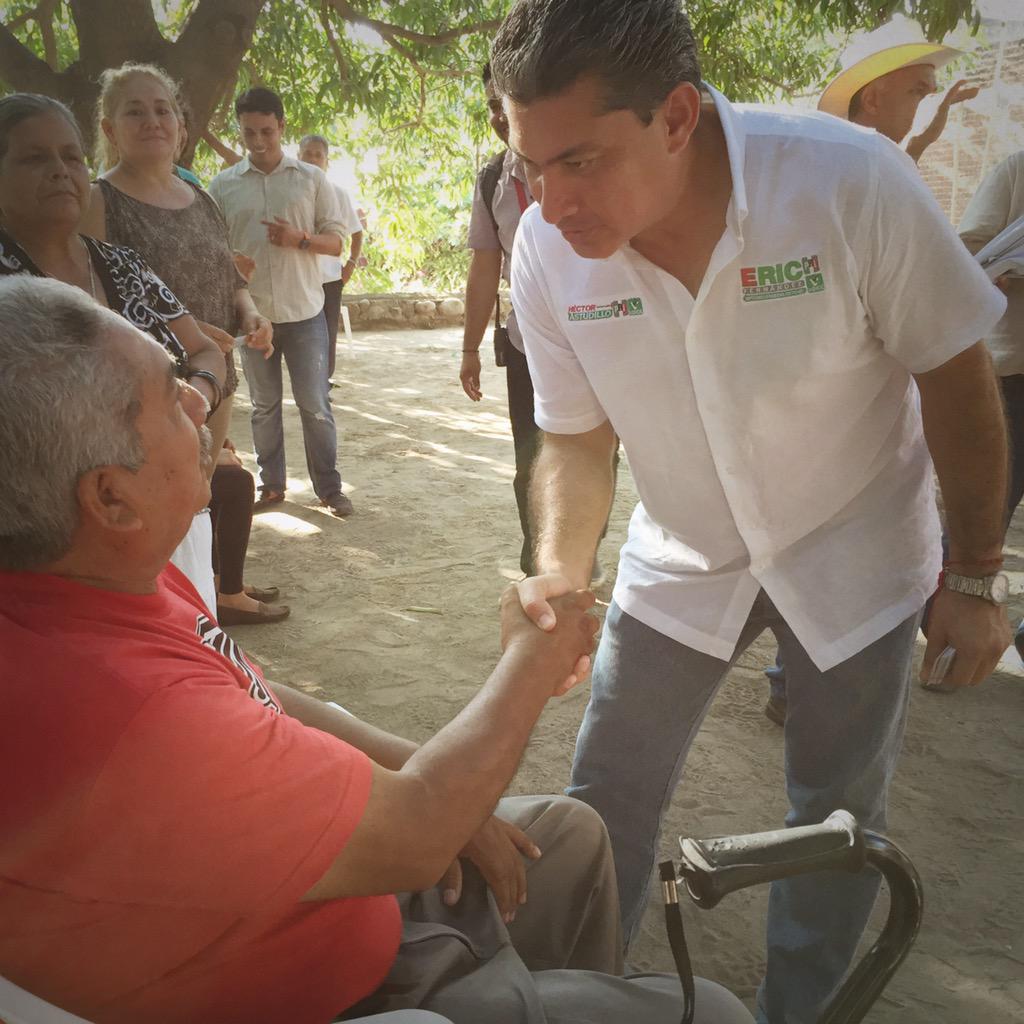 EFB03's tweet photo. Más #ATENCIÓNYRECURSOS para las personas con discapacidad. Ese, es mi compromiso Don Marcelino. #EFB #CostaGrande http://t.co/LO1aJzOKyM