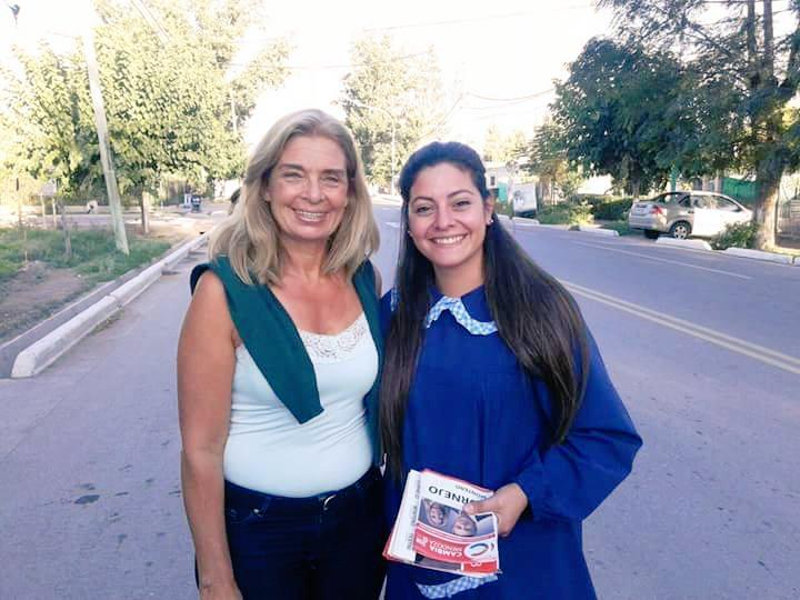VicenteTestini's tweet photo. Eugenia Da Passano nuestra candidata a Concejal en 3er término,ayer en nuestra caminata cambia Maipú y #CambiaMendoza http://t.co/tT6S3Ucif6
