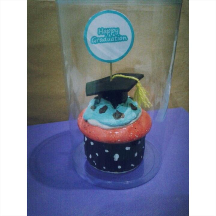 lanifitriii's tweet photo. @InfoUPI ready unlimited stock!!! Gift wisuda cupcakes, tapi not to eat, dari keramik.. unik,murah,dan ayo order :) http://t.co/OmezC6wZkI