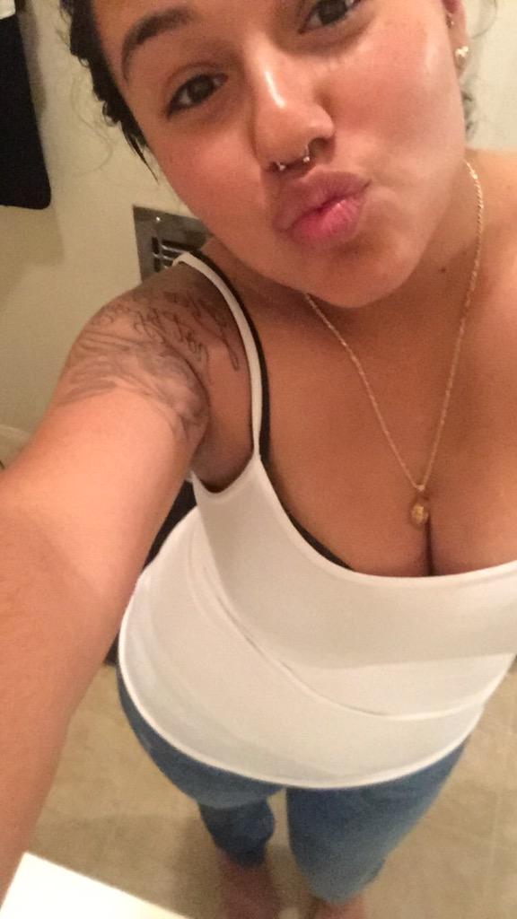 Angiee_Barbii's tweet photo. Calvin Klein tanks got me Feelin some type of way ☺️ #sooosoft🙊 http://t.co/faQK0FiOLF