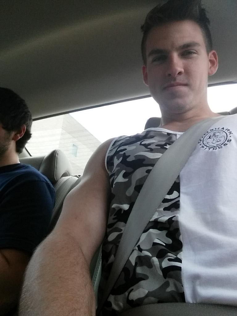 ChrisHasGame's tweet image. Lunch with this guy @FaZeFakie out an about