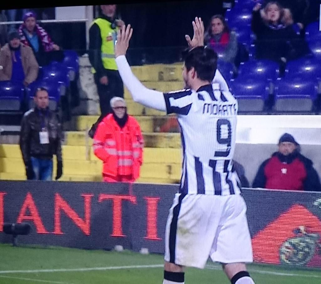 Fiorentina-Juventus 0-3 VIDEO - FOTO Morata che saluta i tifosi viola uscendo dal campo dopo l'espulsione