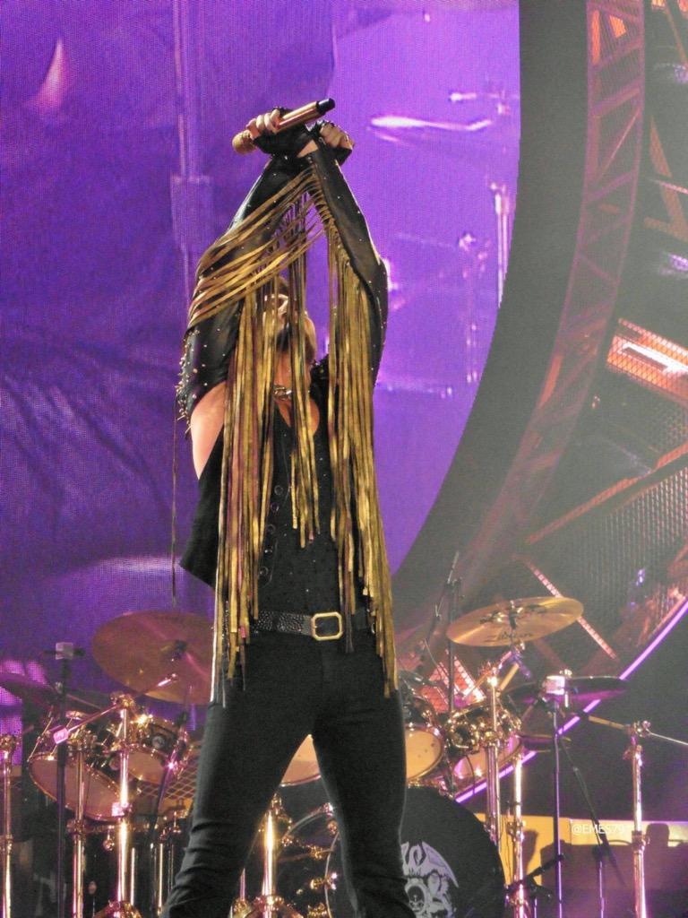 luvAL_Queen's tweet photo. @adamlambert may need2consider past fringe challenges when sporting new #GhostTown look #countdown14days @wbr #TOH http://t.co/djoTTAFqJ3