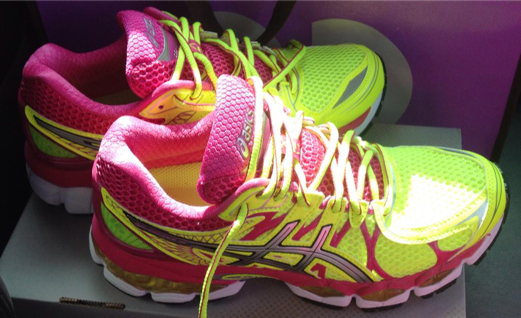 deborahbeale_'s tweet photo. 5k tonight to bed in the new trainers - sooooo comfy @ASICSeurope #asicsgoliveit @MyASICS #training #running http://t.co/Wor1zAeveS