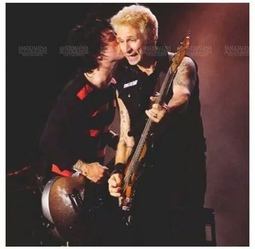 GreenDayGermany's tweet photo. http://t.co/wDn2YGX9vt