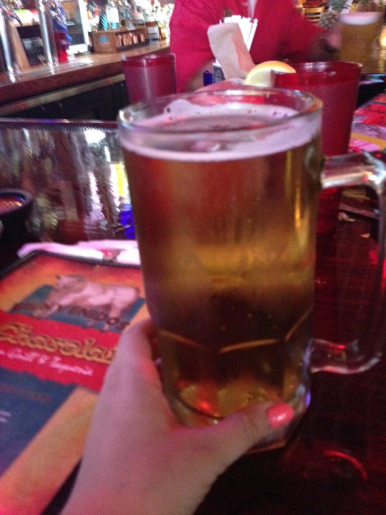 AFewTinySecrets's tweet photo. "I'm not chugging, I'm just taking really big sips...." @postgradstoner 😂😂😂 http://t.co/4VCQ3tdLMq