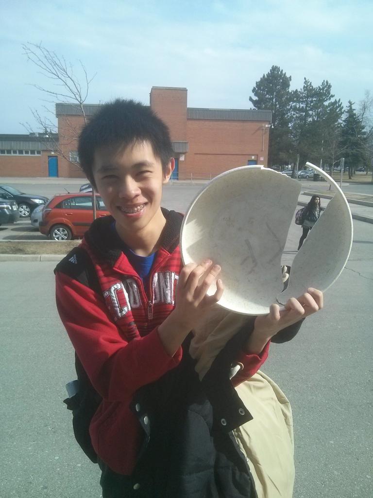 KingAchinth's tweet photo. So I accidentally hit this guy in the face today... Disc broke. #Ultimatepractice #savage #SoSorryBenson http://t.co/lugt2Bq0kS