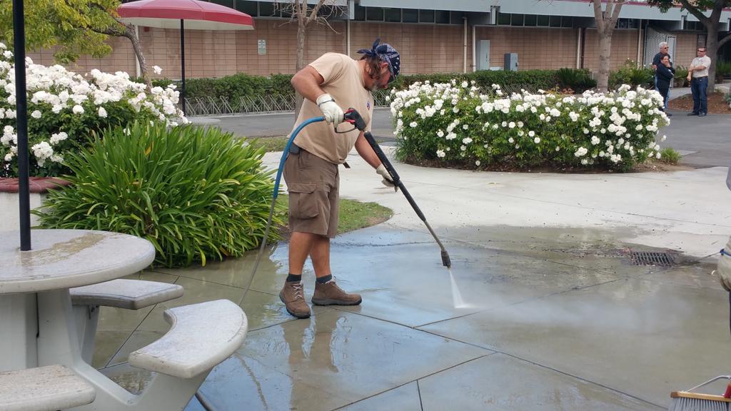 BrettOConnor8's tweet photo. Thank you CUSD Service Center for keeping our campus clean using the power washer. http://t.co/Indlt0gBqT