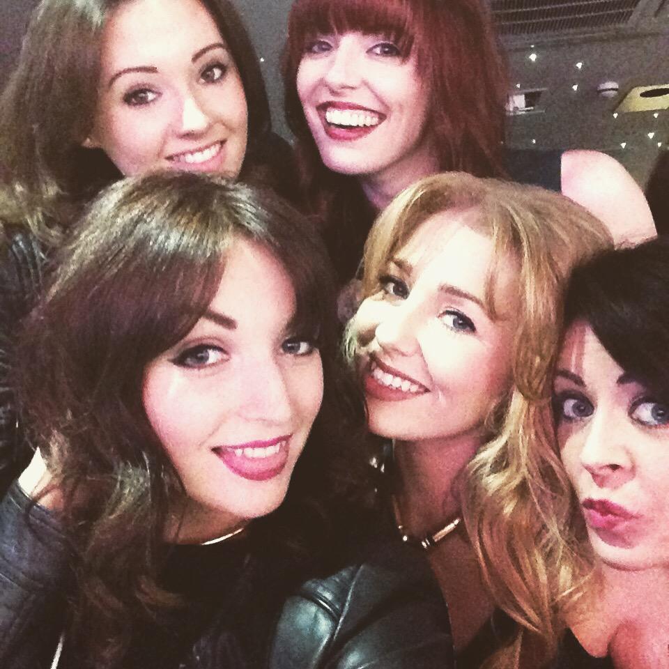 sarmuns's tweet photo. Love these girls #friends #love http://t.co/fjcLm5F5H8