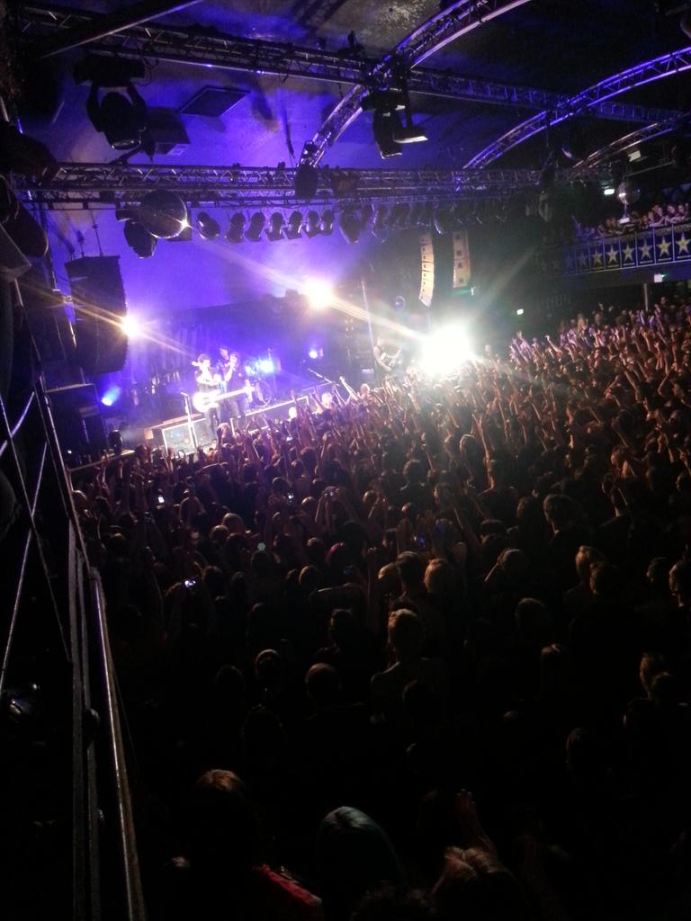 SatansKillJoy's tweet photo. SWS AND PTV!!!! http://t.co/syOi0HfrHb