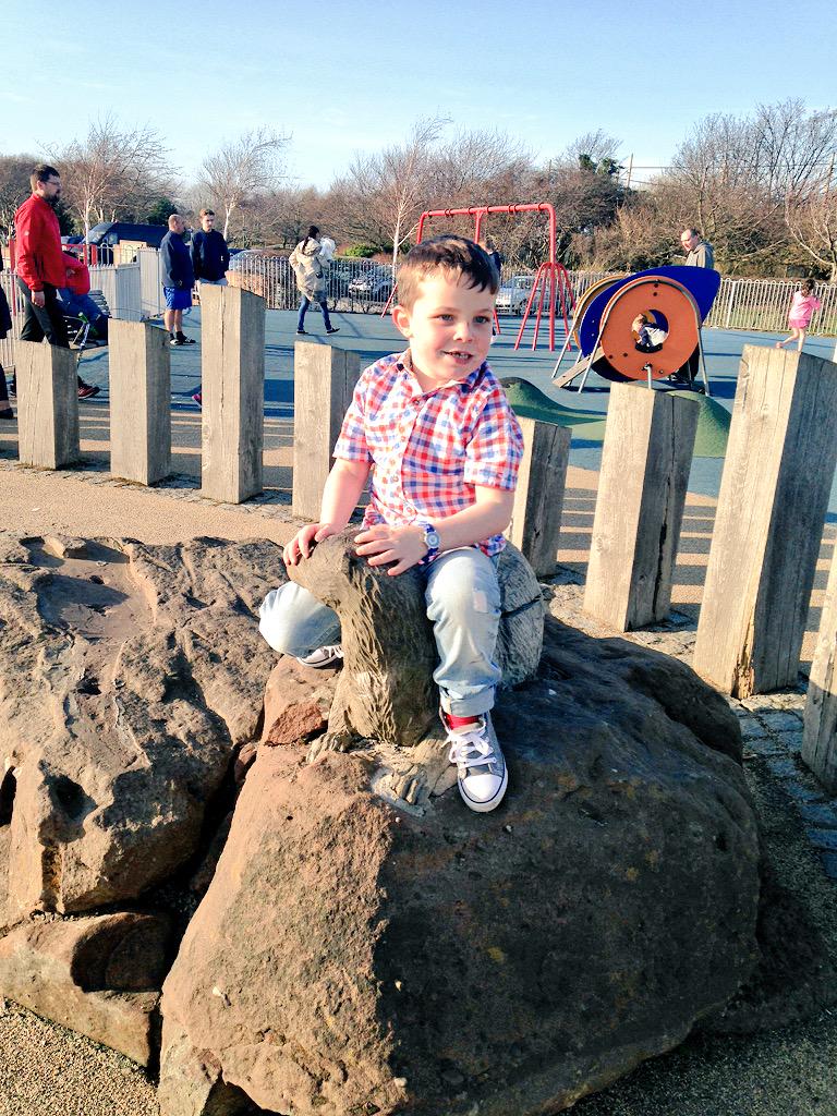 ClaireGerrard1's tweet photo. My lil man! 💙 he's like my little shadow always right by me my little Bessie mate #leighton #lovehim 💋💋 http://t.co/S1SM22zvRD