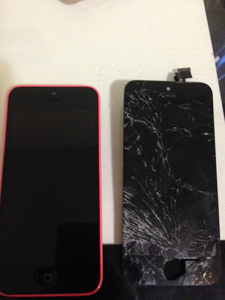 UCrack_QFix's tweet photo. Late night iPhone 5c📱

#UCQF http://t.co/UpMQsK8pEJ