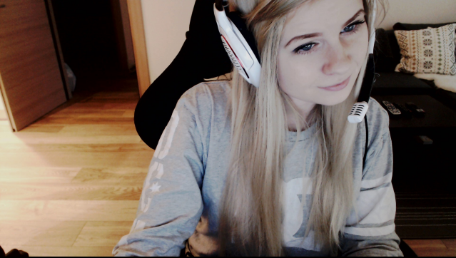mattyeCS's tweet photo. http://t.co/kXZyV8oZ9s -> live with some late night @FACEIT games :D @KungleBee @webercsgo @logaNCSGO @Conahhh http://t.co/IuGsBgzxpx