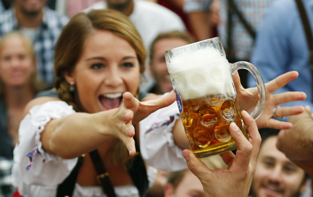 In honor of #NationalBeerDay, here are 8 things you didn't know about beer   " ow.ly/LjOfG