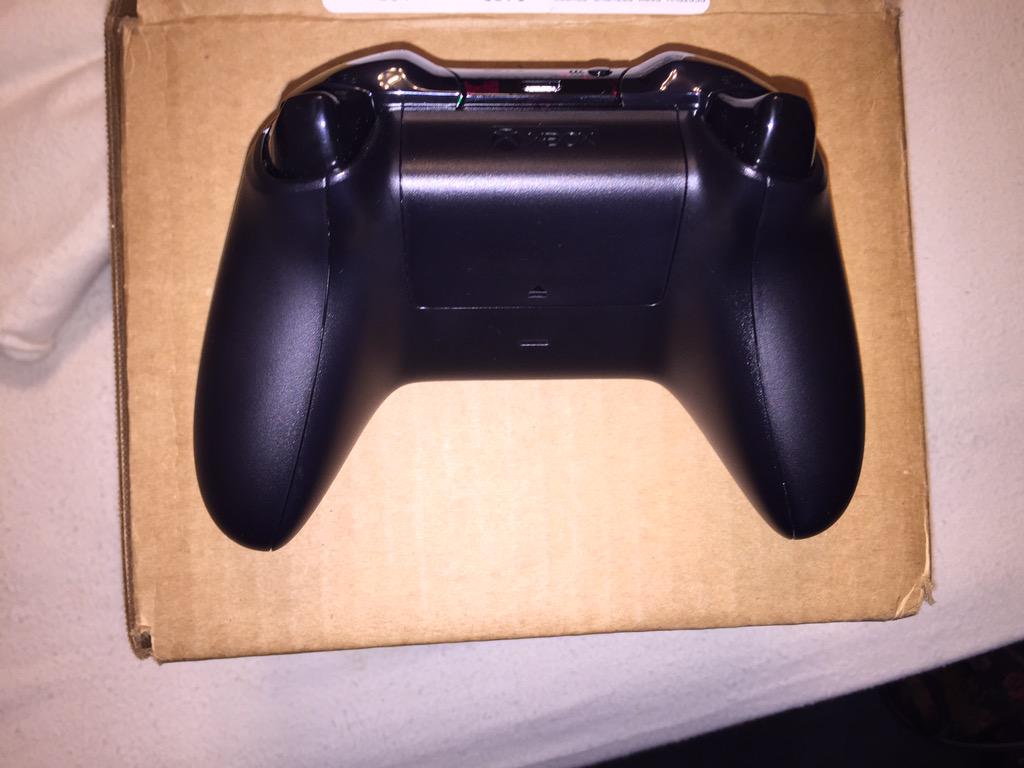 OpTicMaNiaC's tweet image. Brand new, Chromatic black @ScufGaming controller giveaway! RT this tweet and follow me to enter. Ends 4/13/15. 😍