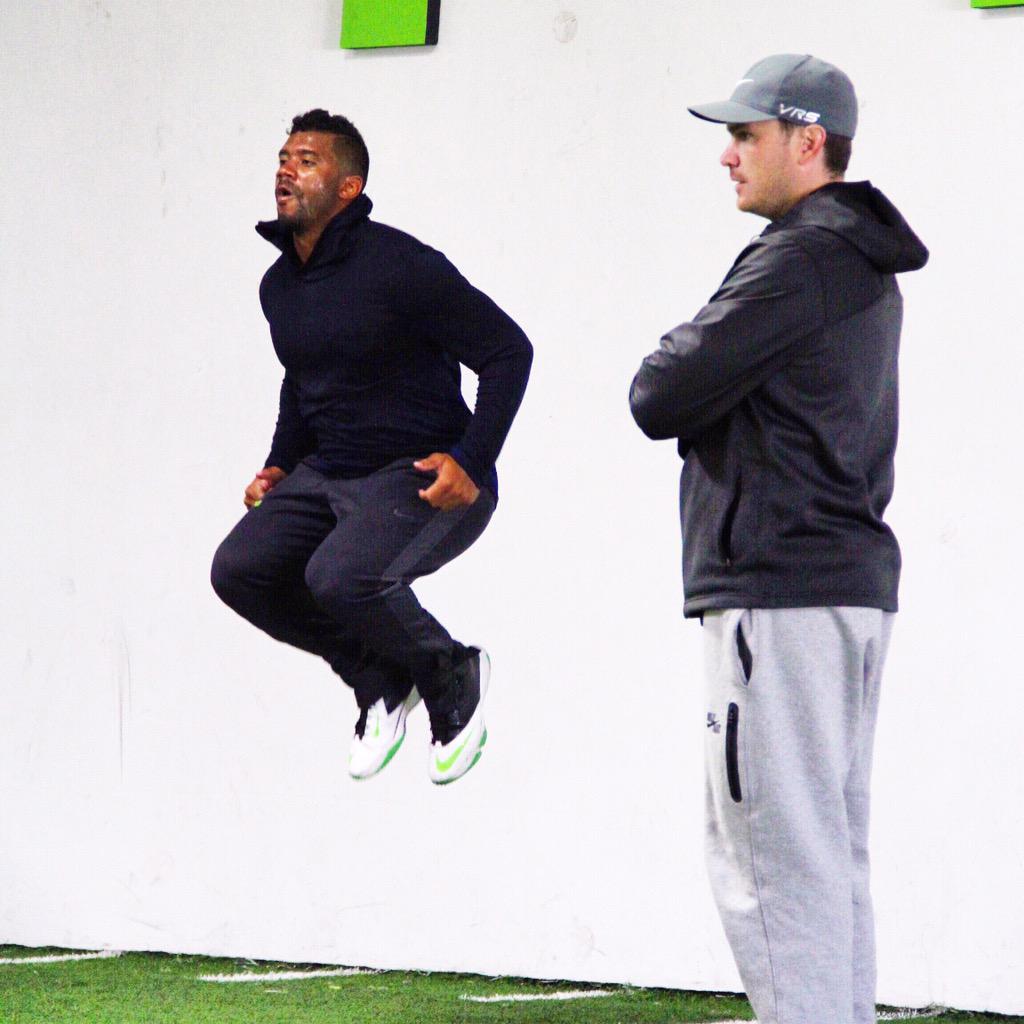 RussWilsonDaily's tweet photo. RT "@DangeRussWilson: One thing on my mind. http://t.co/UzPQCEbQZf"