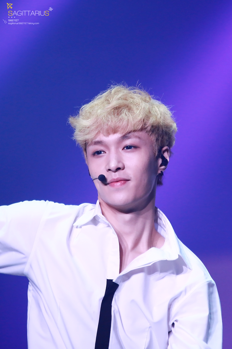 sagittarius_pcy's tweet photo. 150408 #레이 #장이씽
#3yearswithEXO #3yearswithLay
http://t.co/BA6Rpa2Myq
http://t.co/g03UQb7D1x http://t.co/8rjVK4mUdb