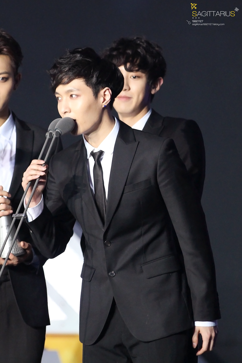 sagittarius_pcy's tweet photo. 150408 #레이 #장이씽
#3yearswithEXO #3yearswithLay
http://t.co/BA6Rpa2Myq
http://t.co/g03UQb7D1x http://t.co/8rjVK4mUdb