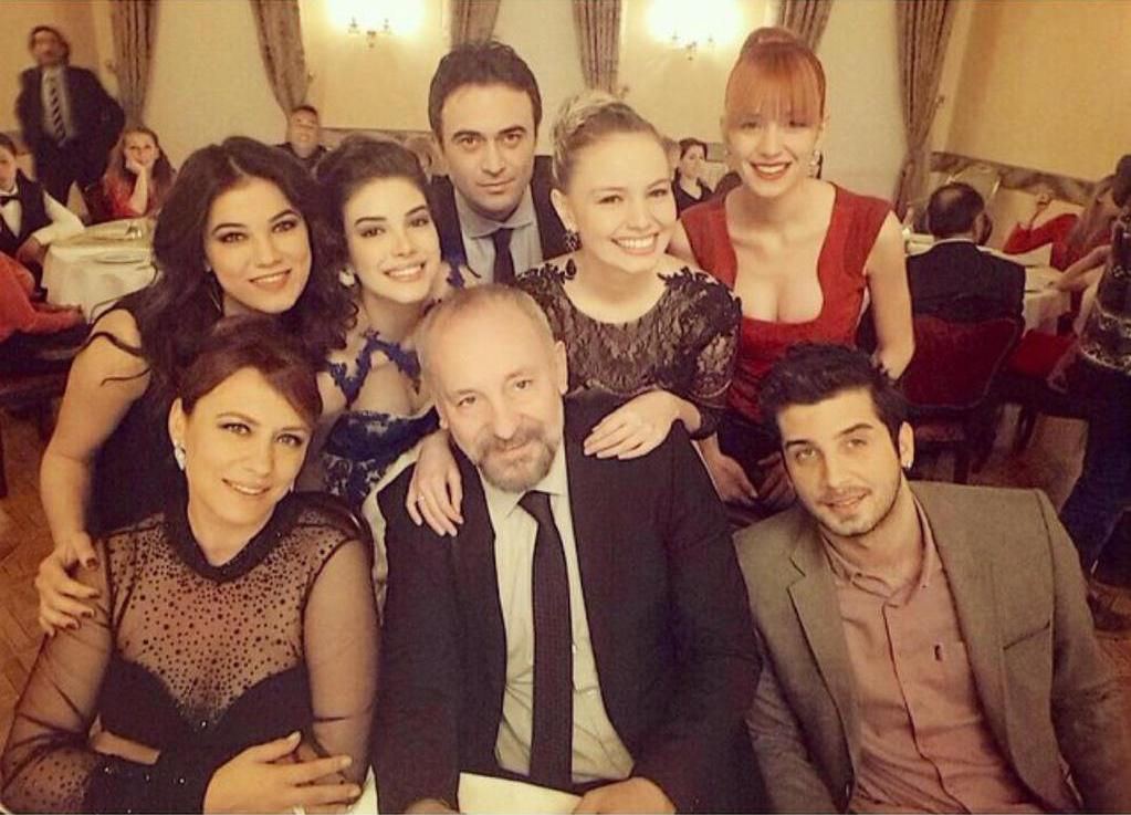 pwjvd28557364's tweet photo. @By_Demirrr @BY_AlaraKorel_ @BY_ozgur_ @BY_Fkret @BY_mlek_ @BY_Berrak_ @BY_Sedef_ @asude_korel  Ailecek☺️😉✌️ http://t.co/zMQzwW6Yzb