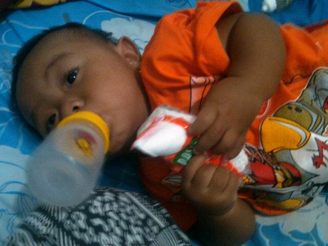 LyaARS's tweet photo. Slmt tgl 8 yg ke 6 bln anak imih sehat trs&amp;semakin pintar ya nak sllu jd kbanggaan imih ipih amin ♥ @chimotrastafara http://t.co/CoGaxLqULU