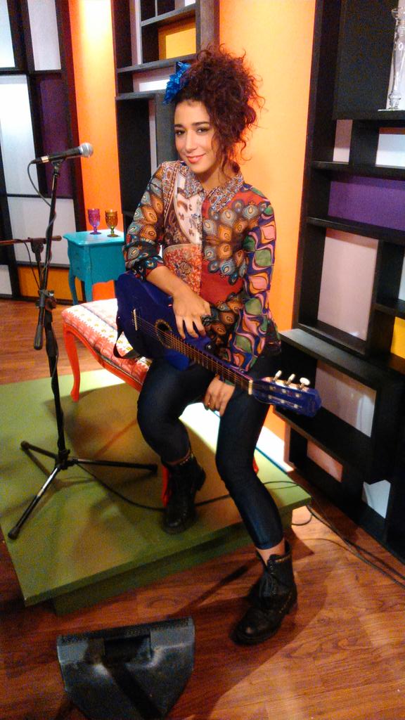 DemichelisPeque's tweet photo. #musica #tiposdeminas @NegraLeoni camisa #aimara calza @lasiulas accesorios #modax @Eldavest @CanalCiudadBA http://t.co/CQhgZ1dbKM