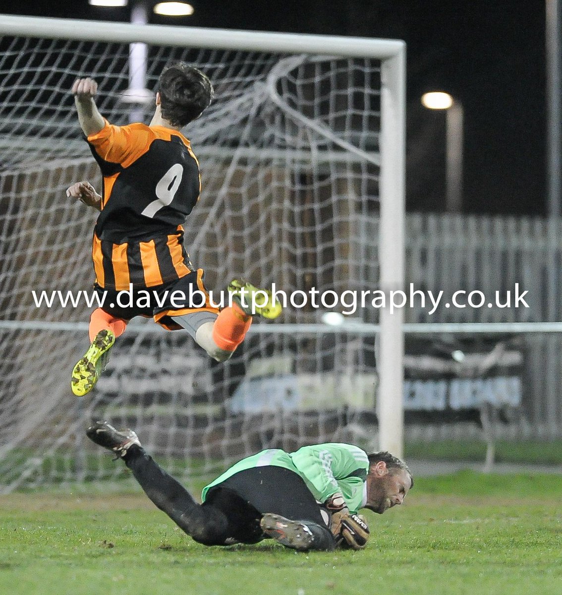 DaveBurtPhotos's tweet image. @HandcrossF @BuxtedFC good game! pre-register for photos at daveburtphotography.co.uk &amp;amp; receive email when online