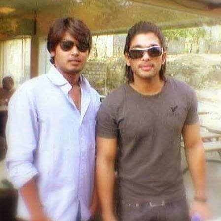 iamkaushikrp's tweet photo. @alluarjun happy birthday bunny anna ...!!! Throwback http://t.co/H8wFbuSf8T
