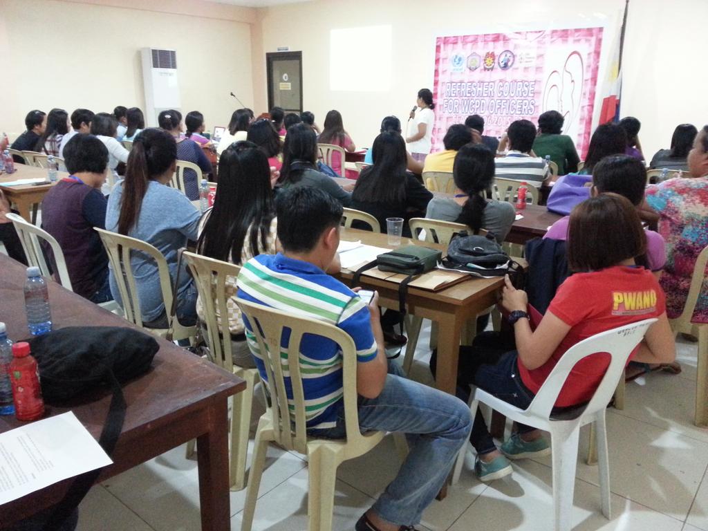 Pro6Wccd's tweet photo. Ms. Annaliza Macababbad on Case Management Protocol #RefresherCourse @pnpts_rstu6 @pro6pnp @pnp_region6 http://t.co/OVooIcWYLW