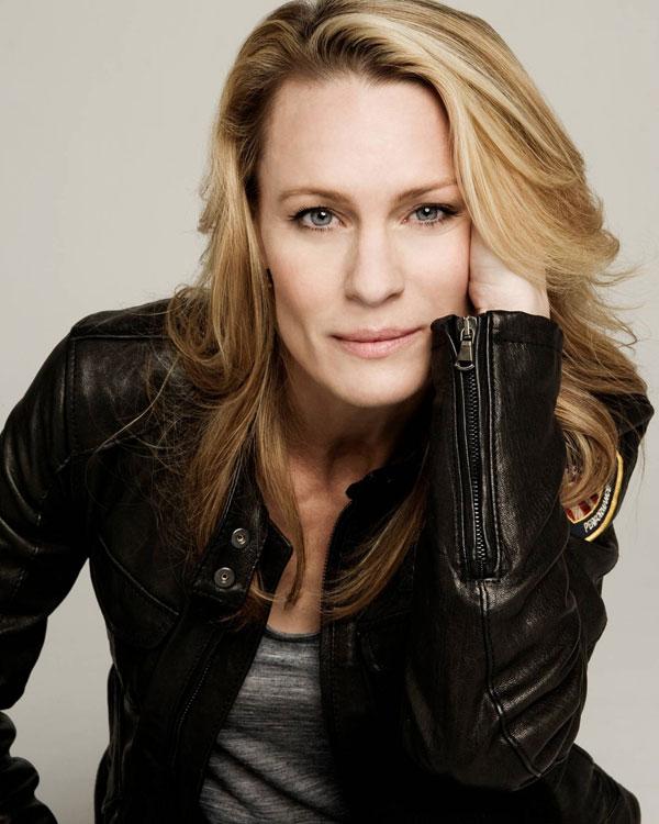 Unos se van y otros cumplen años hoy, como por ejemplo Robin Wright y Patricia Arquette...
Happy Birthday! 