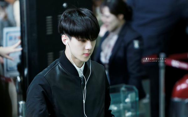 kamasluna's tweet photo. "SEHUN HAIR ARE BLACK NOW OMFG HE LOOKS MORE MATURED http://t.co/CCteExd1FG"😍