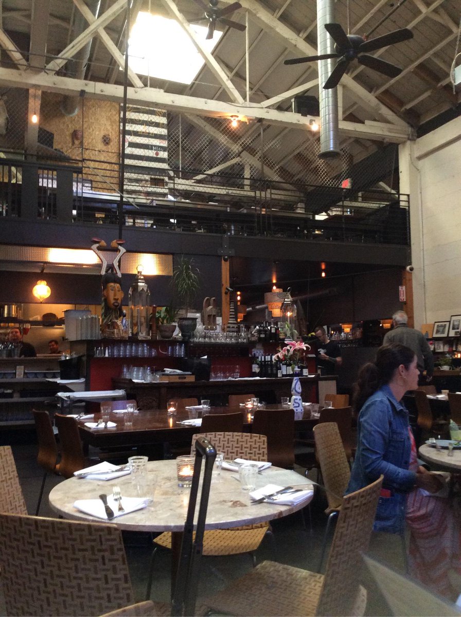 zengomez's tweet photo. From Mua Oakland Bar &amp; Restaurant via @BARTRENDr: Great space....heard it has some great #eats and #drinks http://t.co/mxqgTeGcMe